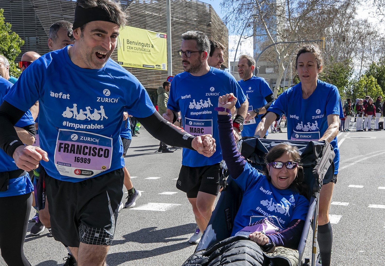 Equipo Zurich Aefat en Marató Barcelona 2024 Foto Xavier dArquer 7