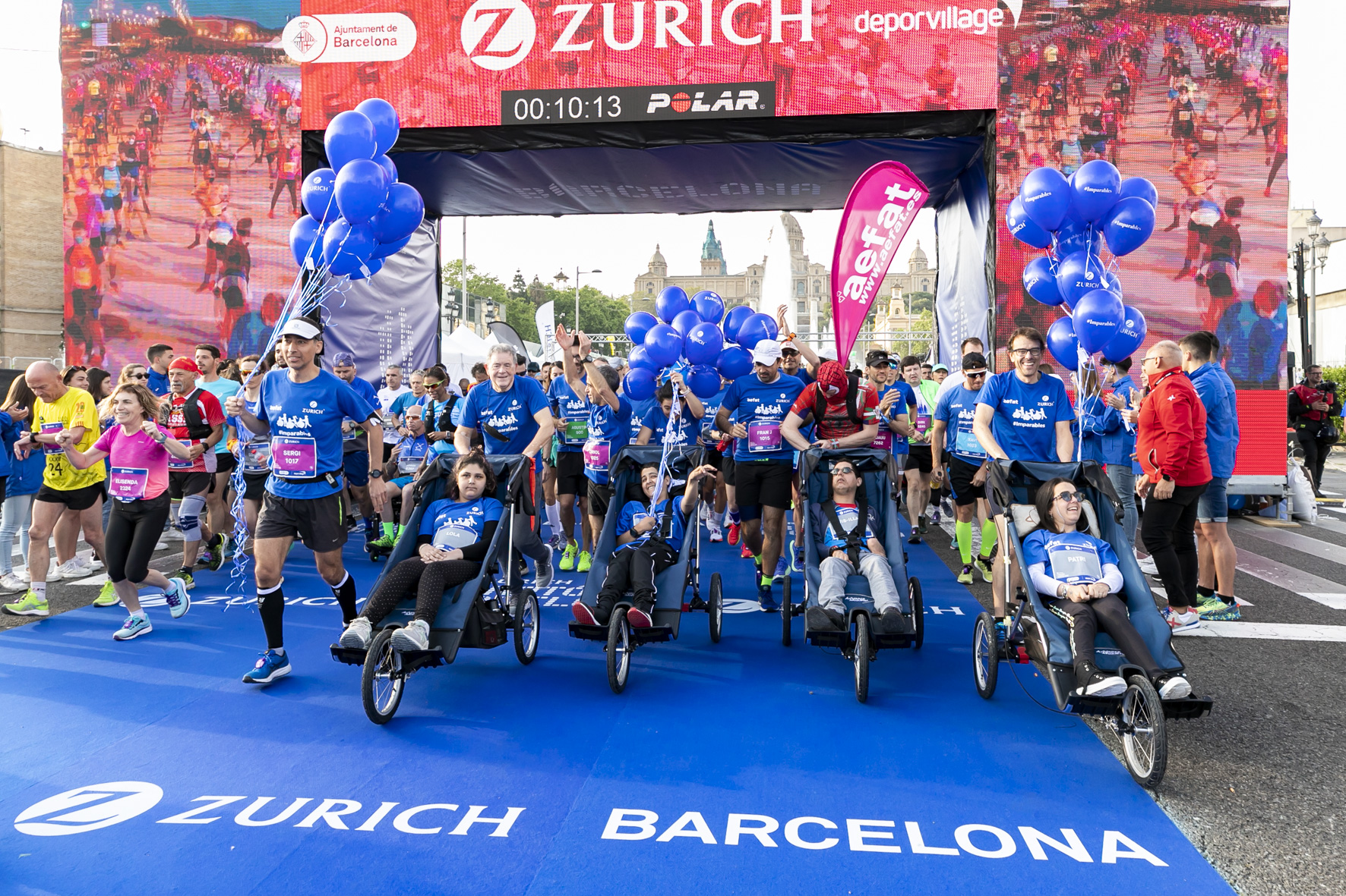Salida Equipo Zurich Aefat en Zurich Marató Barcelona 2022 Foto Xavier dArquer Doblestudio