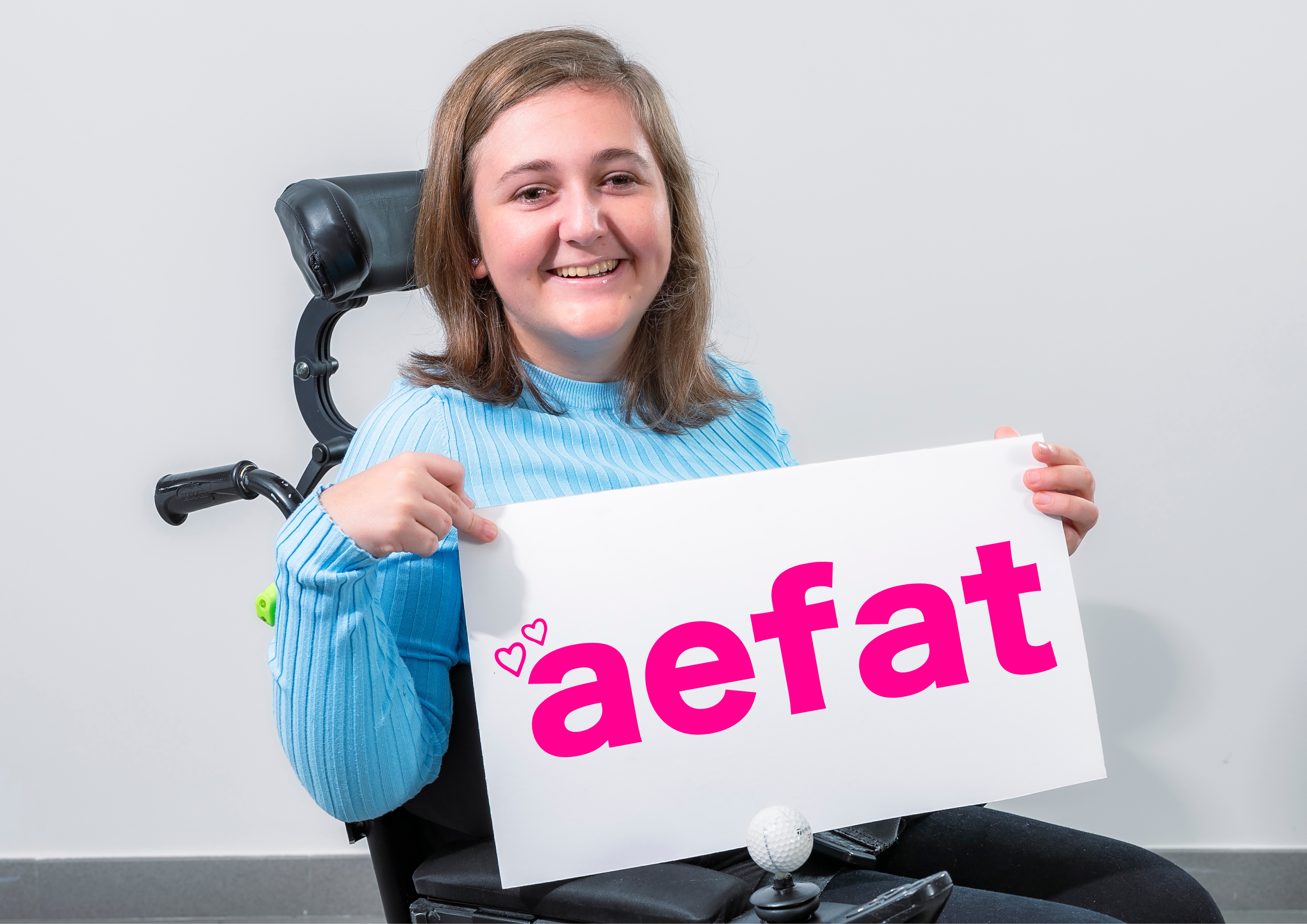 Sara_con_logo_Aefat.jpg