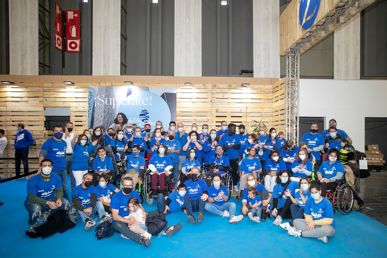 EQUIPO ZURICH AEFAT en Marató Barcelona 2021 stand Foto Xavier dArquer