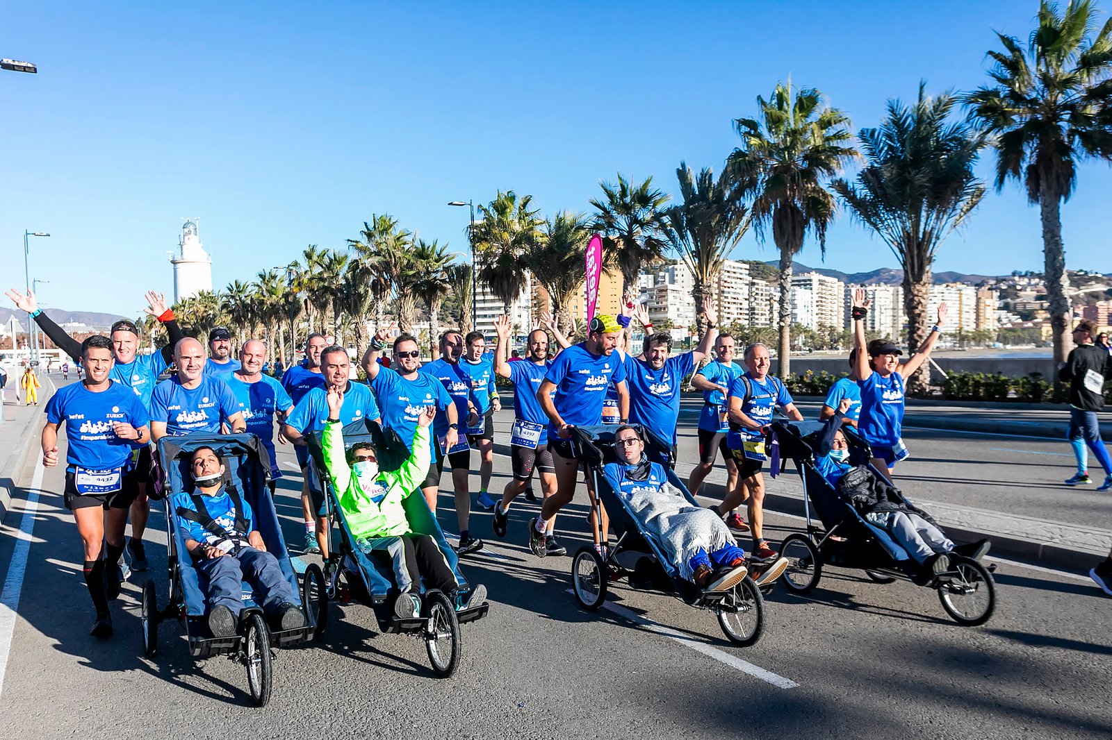 2 Equipo Zurich Aefat en Maratón Málaga 2021 La Farola