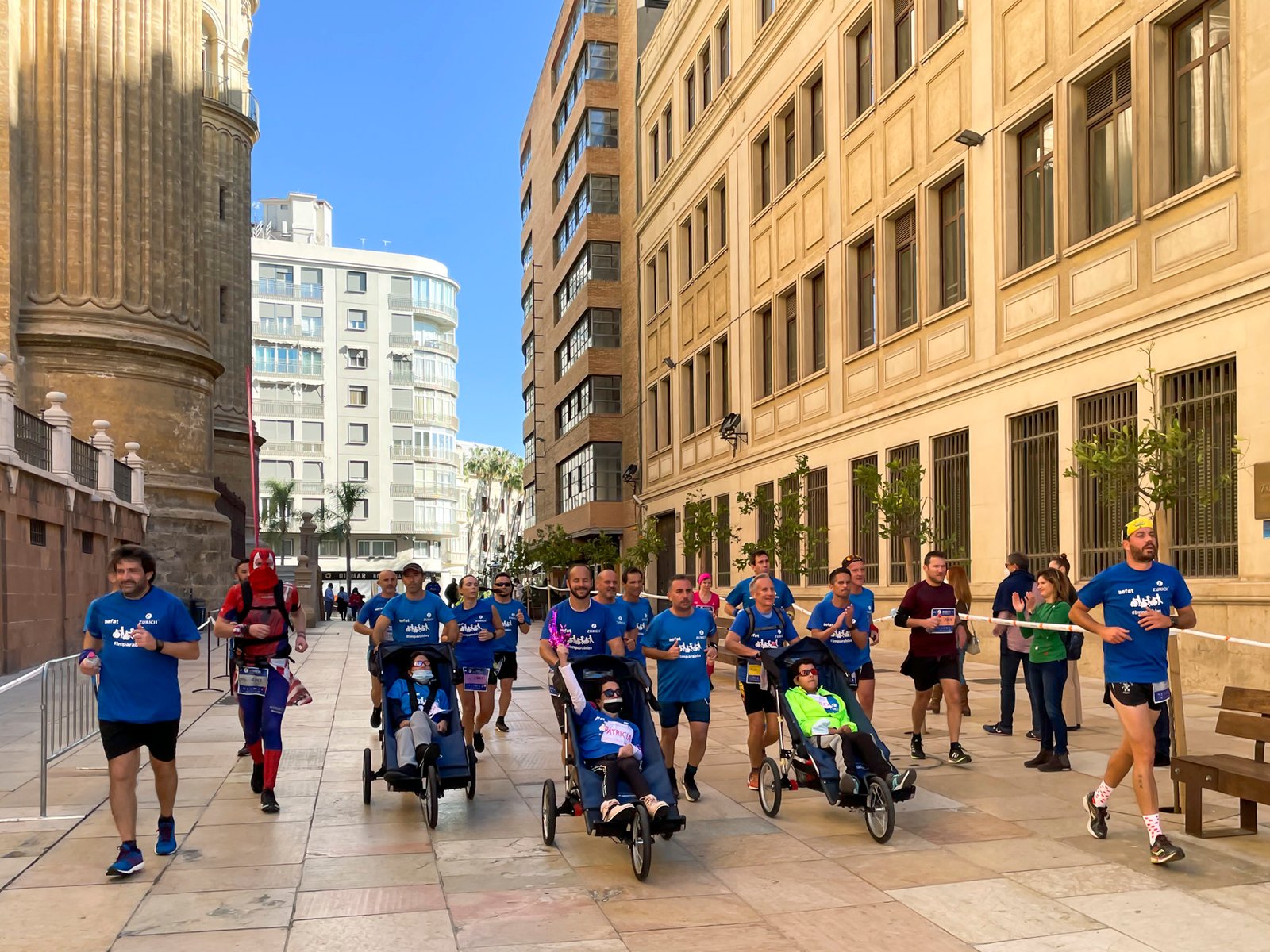 4 Equipo Zurich Aefat en Maratón Málaga 2021 catedral
