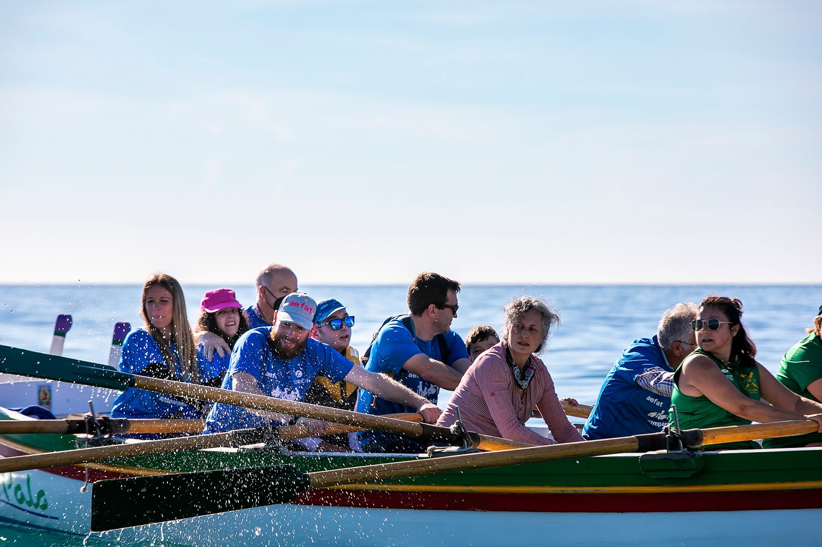 Equipo Zurich Aefat en Maratón Málaga 2021 sábado remo jábega