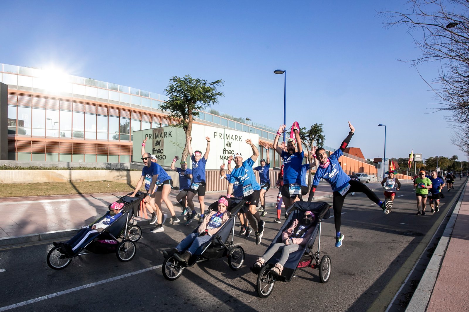 Equipo Zurich Aefat en Zurich Maratón Sevilla 2022 Foto Xavier dArquer 1