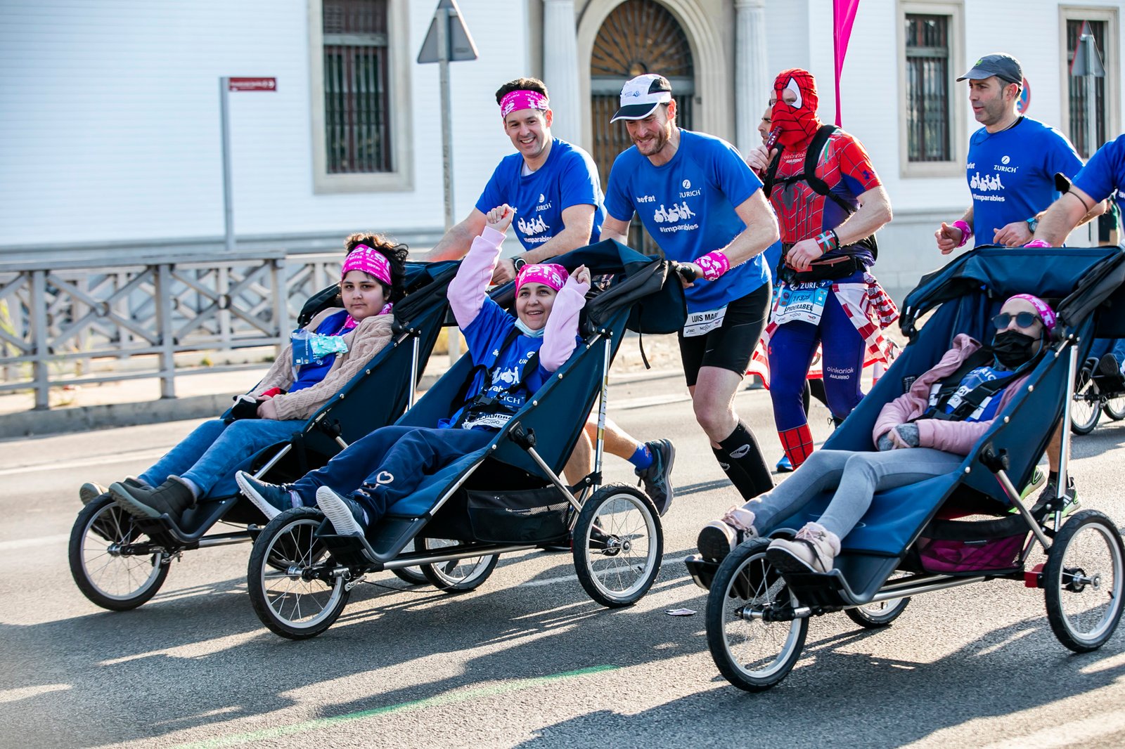 Equipo Zurich Aefat en Zurich Maratón Sevilla 2022 Foto Xavier dArquer 3
