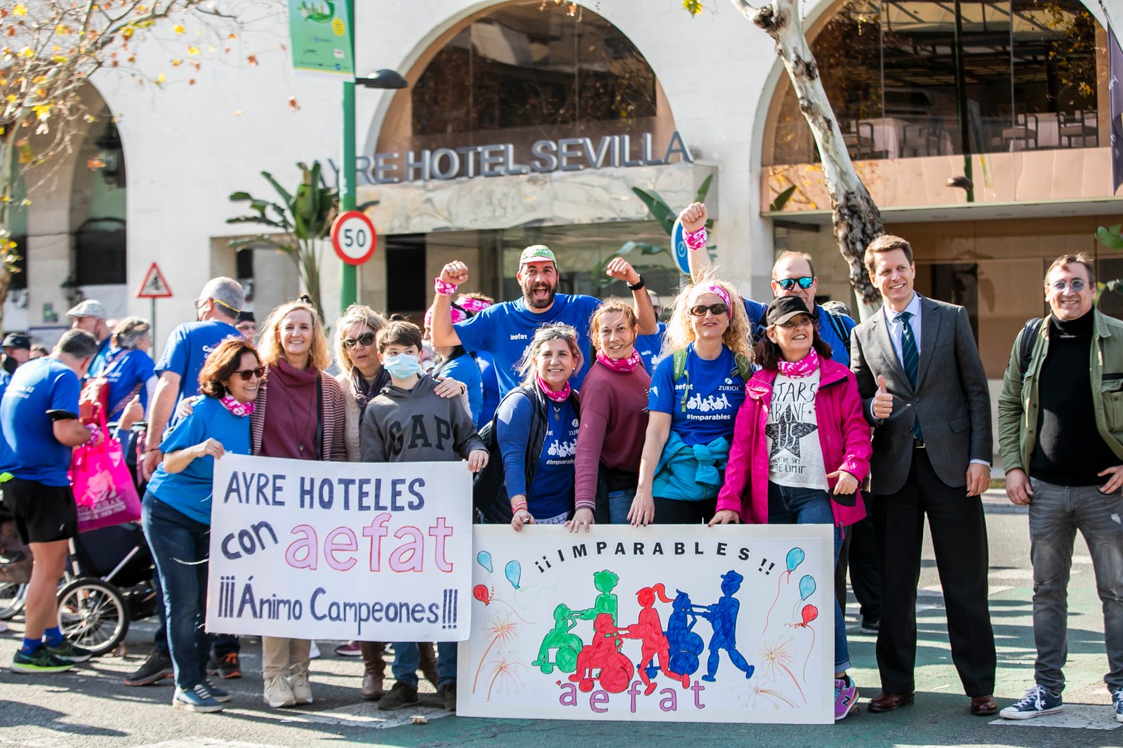 Equipo Zurich Aefat en Zurich Maratón Sevilla 2022 Foto Xavier dArquer Ayre Hoteles