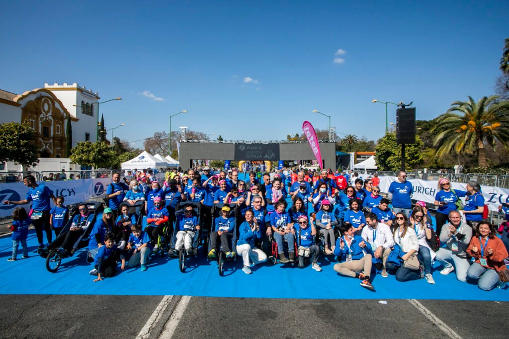 Equipo Zurich Aefat en Zurich Maratón Sevilla 2022 Foto Xavier dArquer foto final