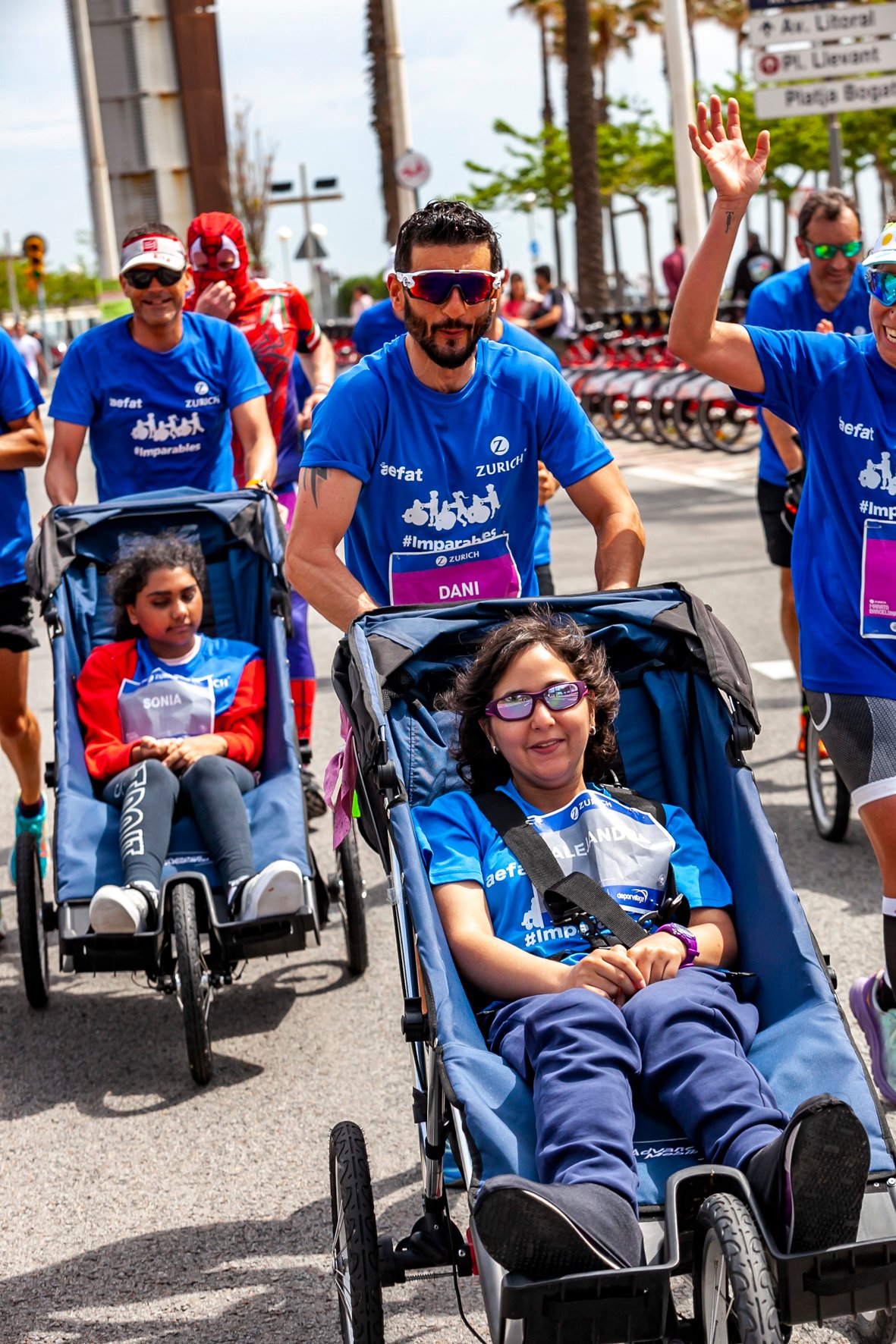 Alejandra Equipo Zurich Aefat en Zurich Marató Barcelona 2022 Foto Xavier dArquer Doblestudio