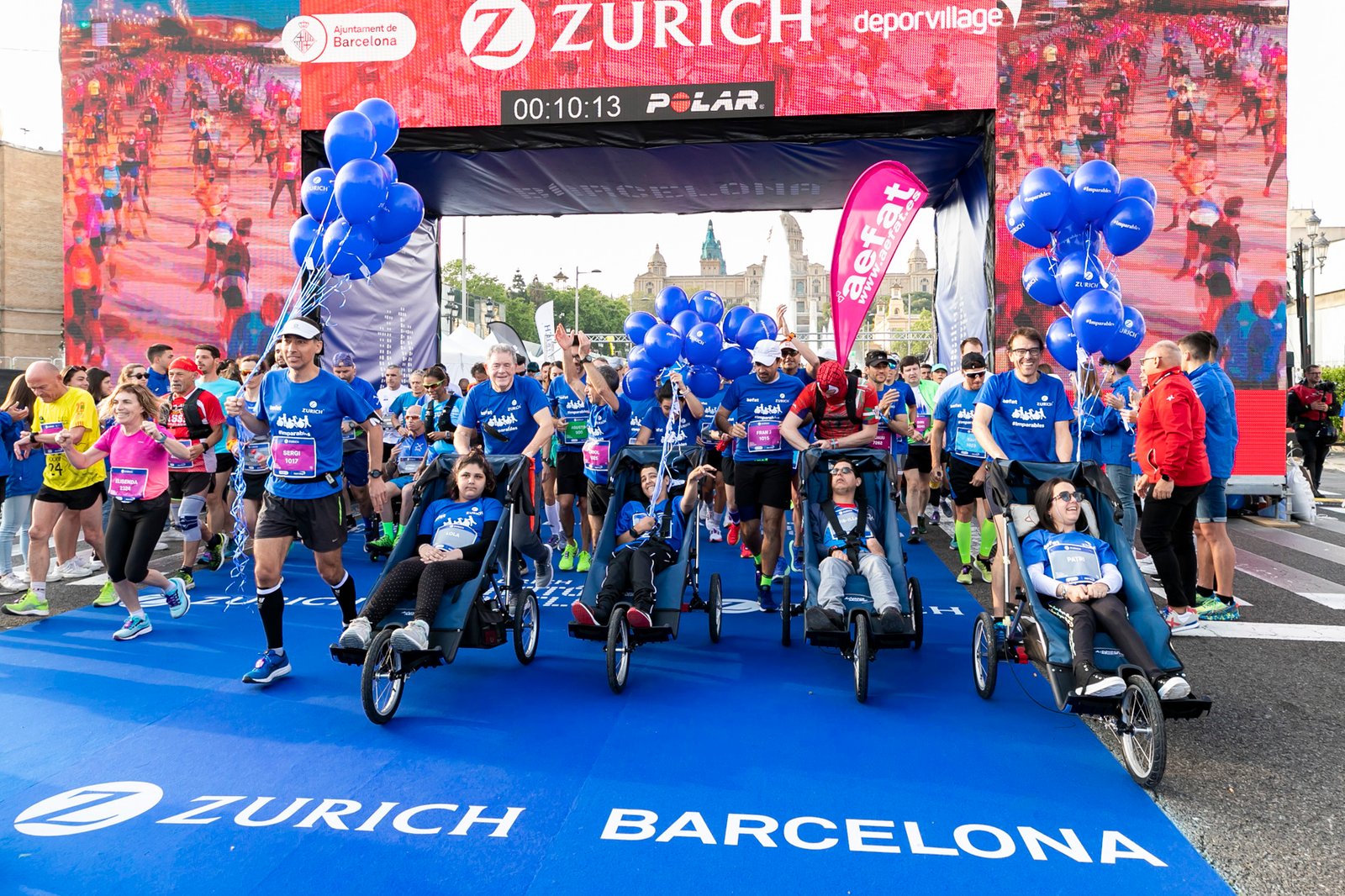 Salida Equipo Zurich Aefat en Zurich Marató Barcelona 2022 Foto Xavier dArquer Doblestudio