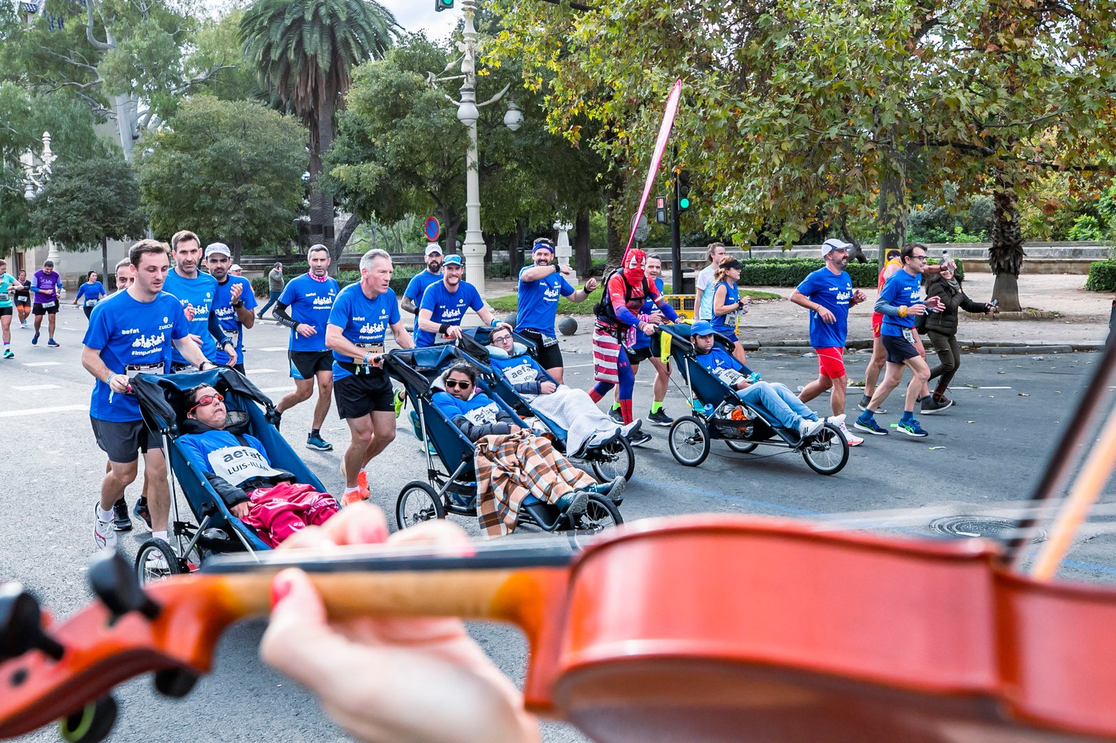 Equipo Zurich Aefat en Maratón Valencia 2022 ataxia telangiectasia 3