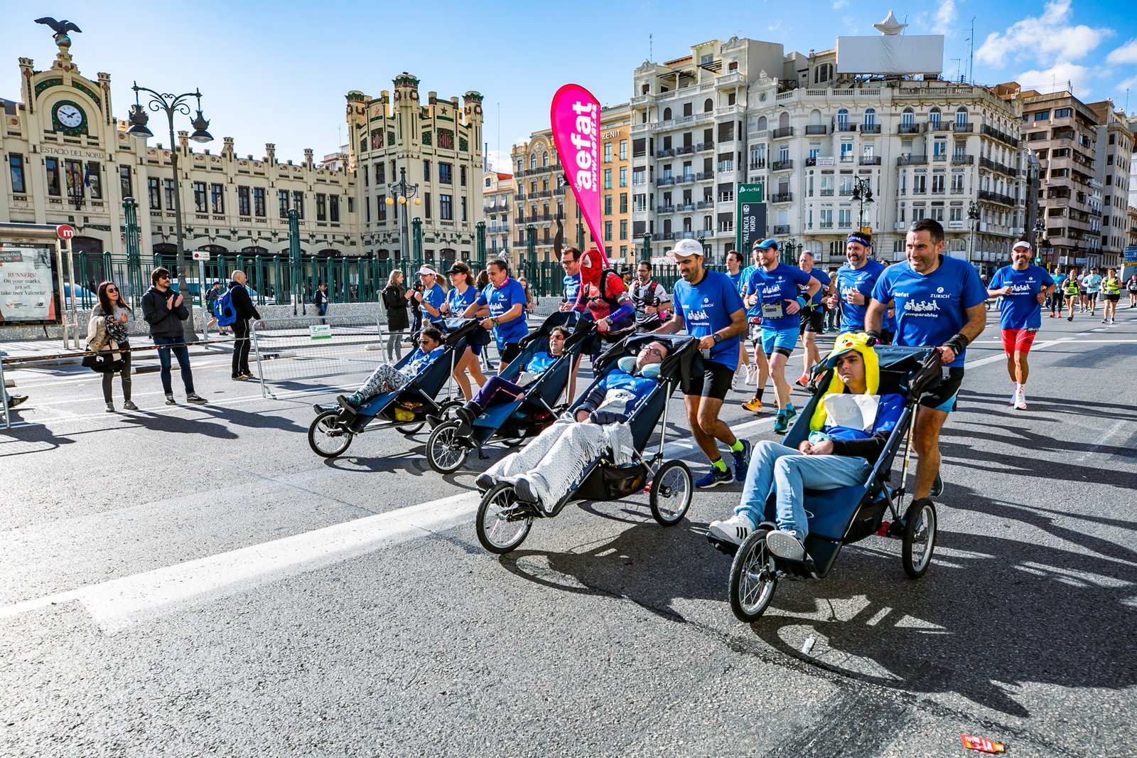 Equipo Zurich Aefat en Maratón Valencia 2022 ataxia telangiectasia 7