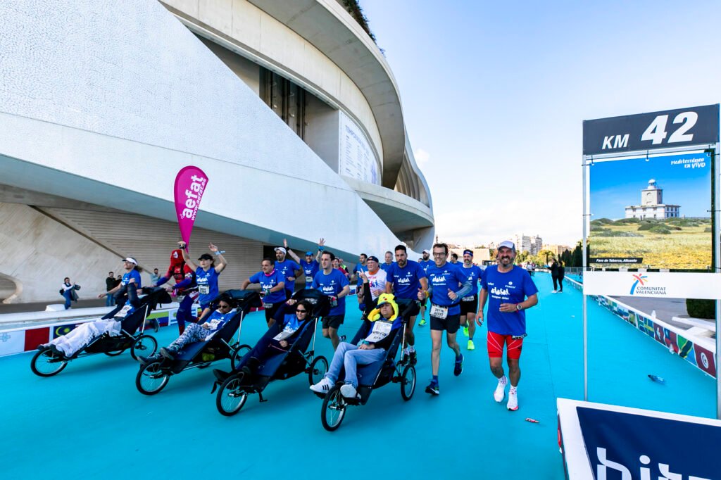 Equipo Zurich Aefat en Maratón Valencia 2022 ataxia telangiectasia 9