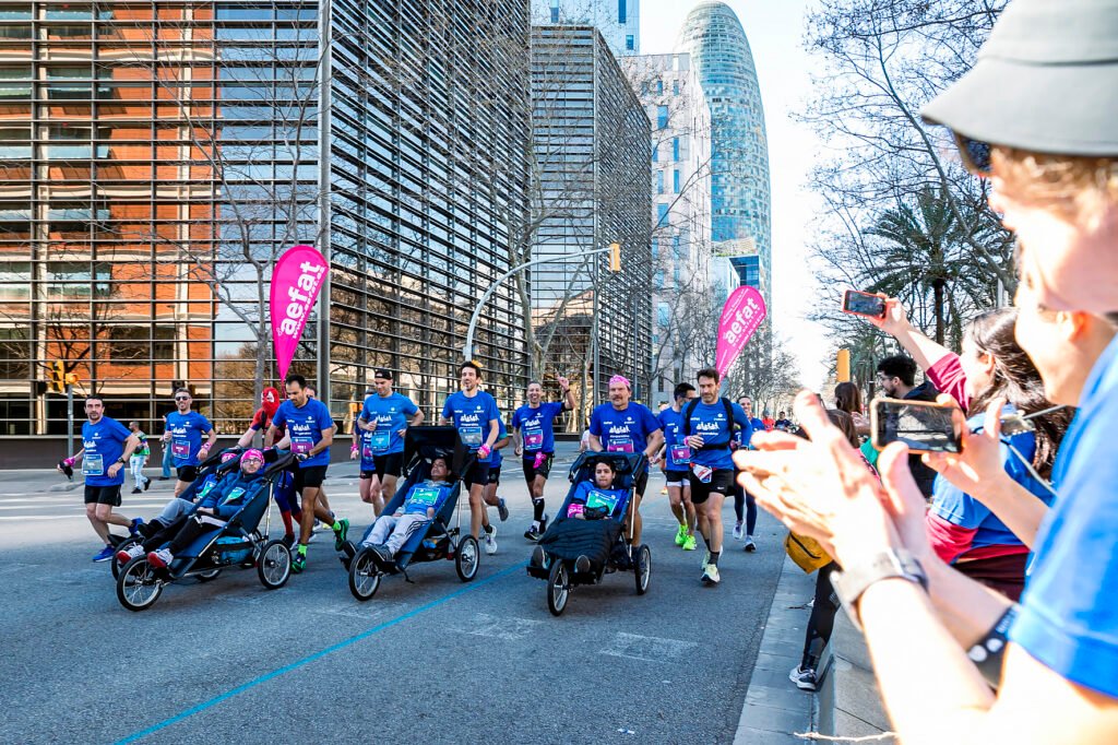 Equipo Zurich Aefat en Marató Barcelona 2023 Foto Xavier dArquer 1