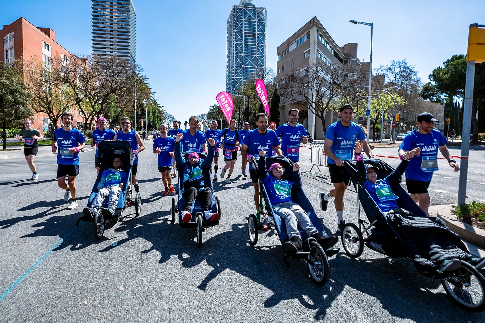 Equipo_Zurich_Aefat_en_Marató_Barcelona_2023_Foto_Xavier_dArquer_3.jpg