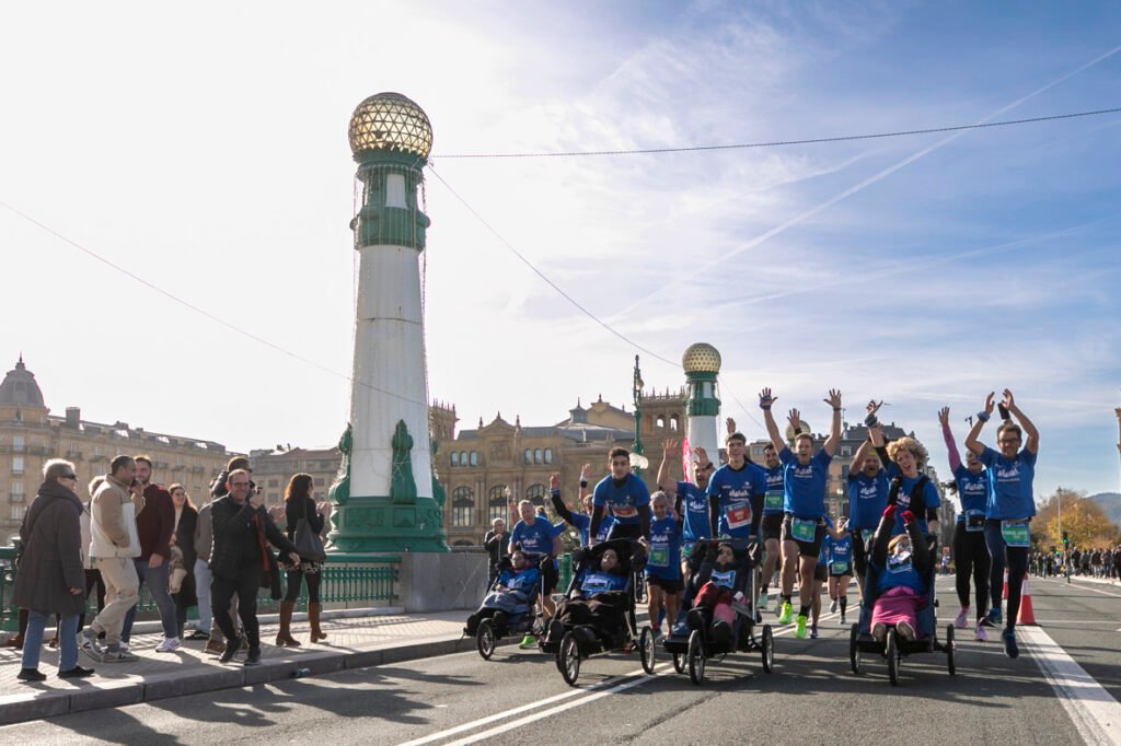 Equipo_Zurich_Aefat_-_Maratón_San_Sebastián_2023_-_Foto_Xavier_dArquer.jpg