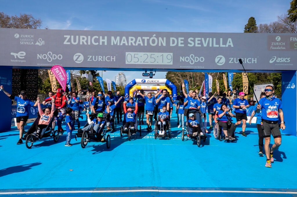6_EQUIPO_ZURICH_AEFAT_EN_MARATÓN_SEVILLA_2024_-_Fotos_Xavier_dArquer.jpg