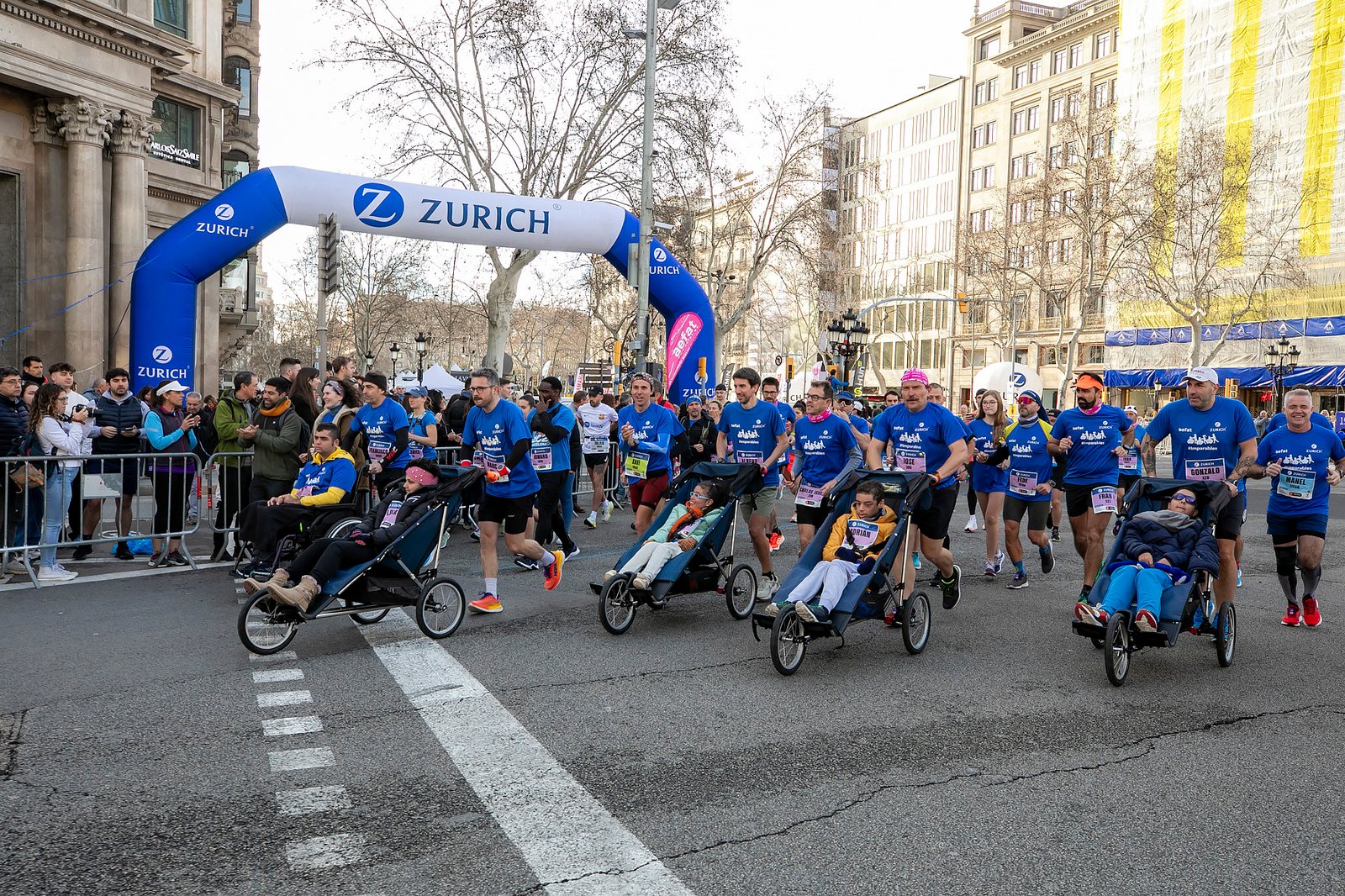 Equipo Zurich Aefat en Marató Barcelona 2024 Foto Xavier dArquer 1
