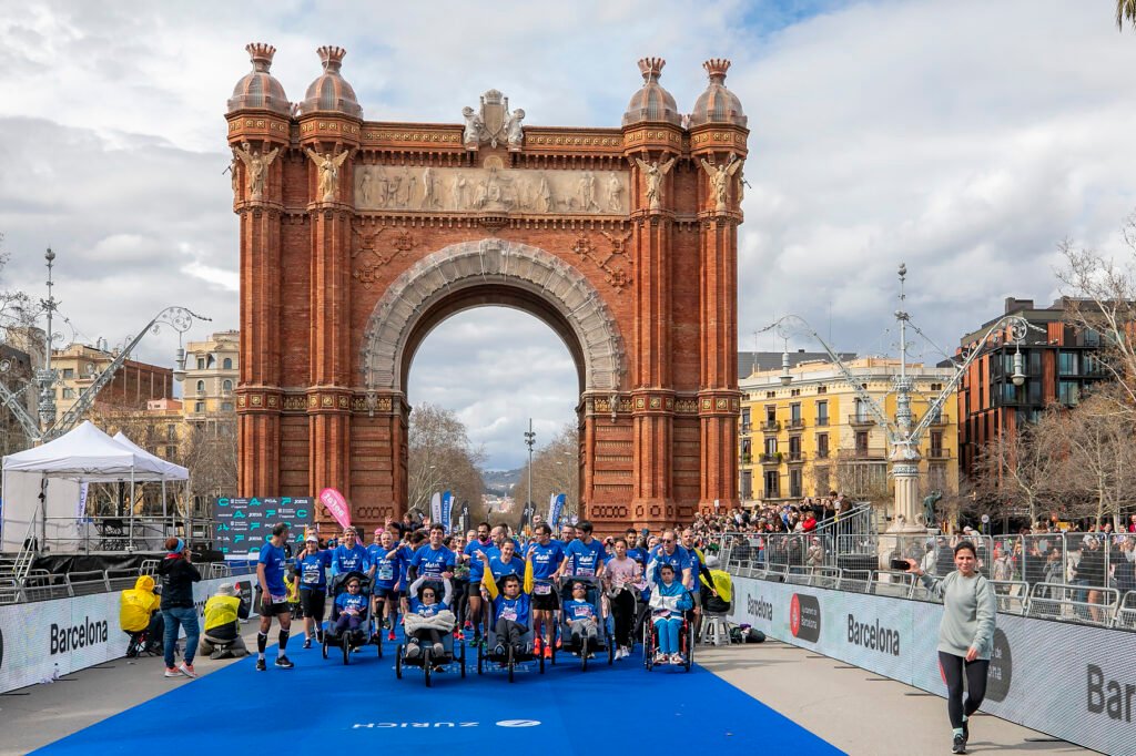 Equipo_Zurich_Aefat_en_Marató_Barcelona_2024_Foto_Xavier_dArquer_9.jpg