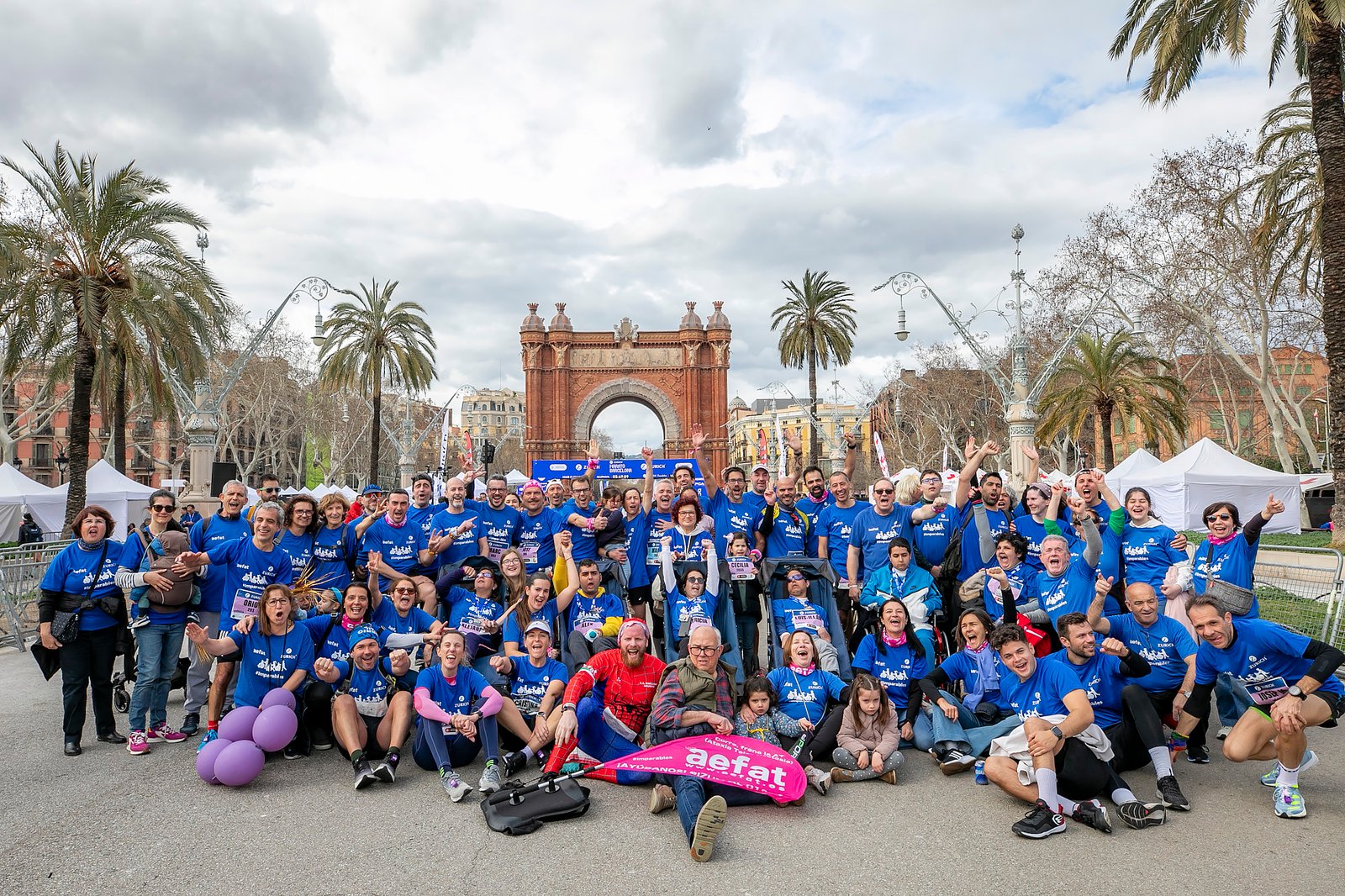 Equipo Zurich Aefat en Marató Barcelona 2024 Foto Xavier dArquer 10
