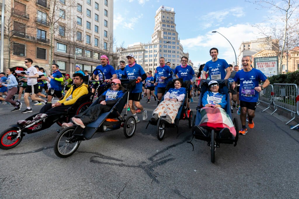 Equipo Zurich Aefat en Marató Barcelona 2025 Foto Xavier dArquer 2 2