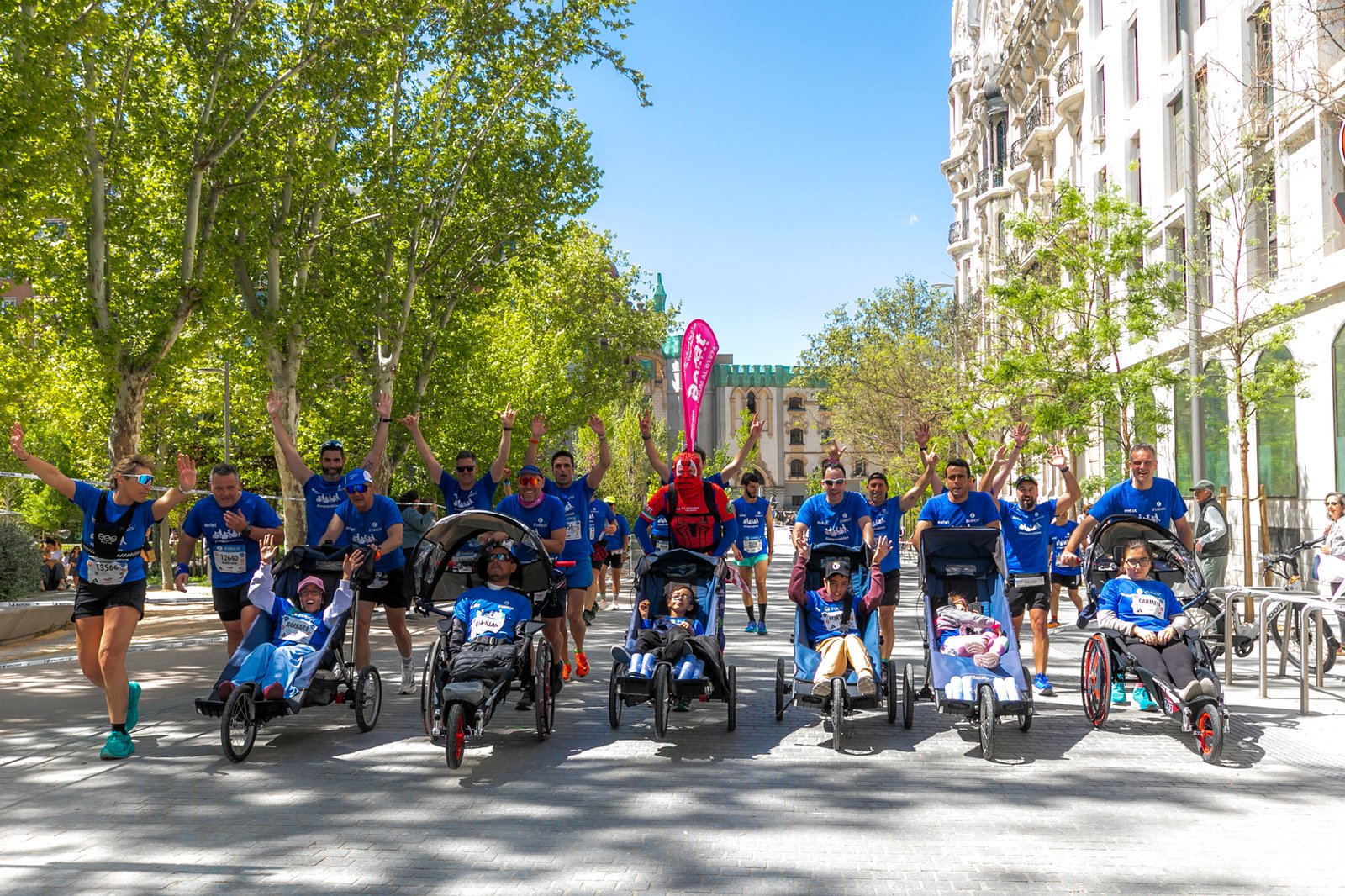 6_Equipo_Zurich_Aefat_en_Maratón_Madrid_2025_centro.jpg